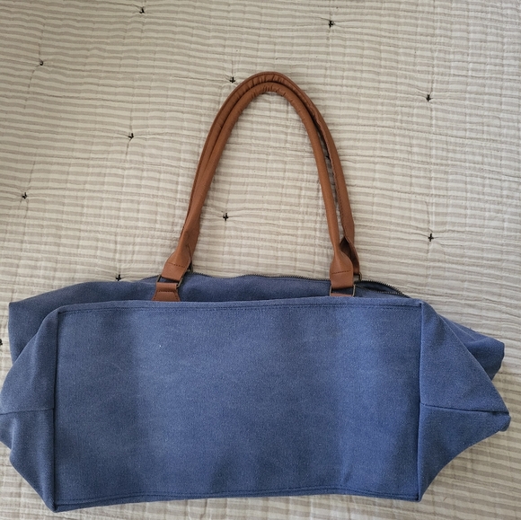 The Beach People Weekender Bag - Picture 4 of 8